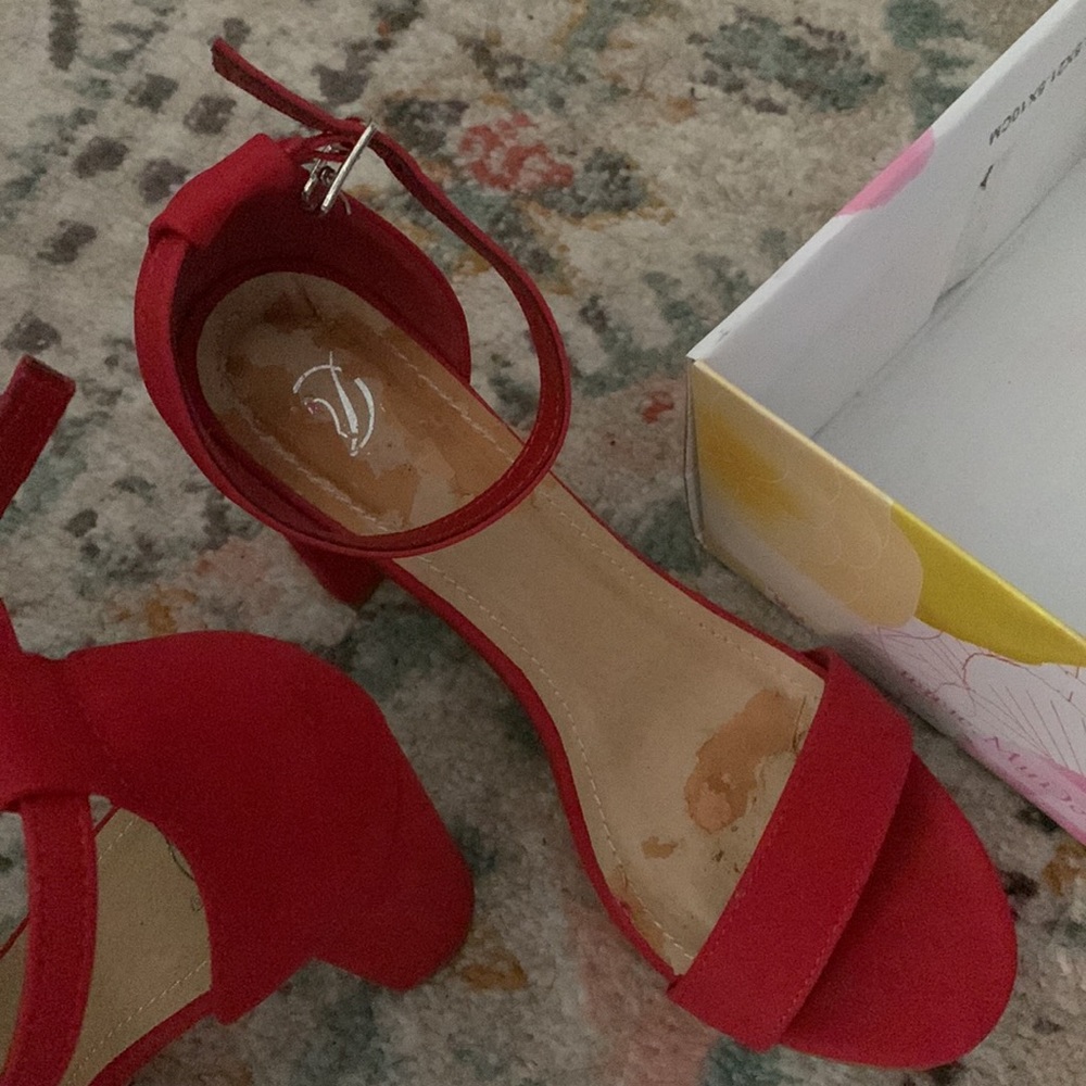 Red Heels - Picture 4 of 5